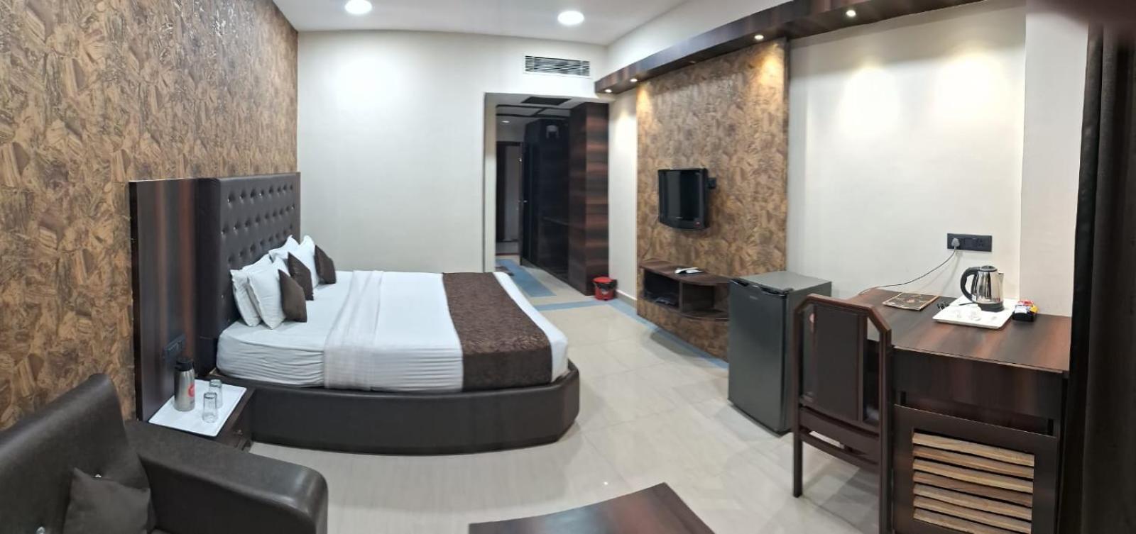 Hotel Samdareeya Pvt Ltd Jabalpur Esterno foto