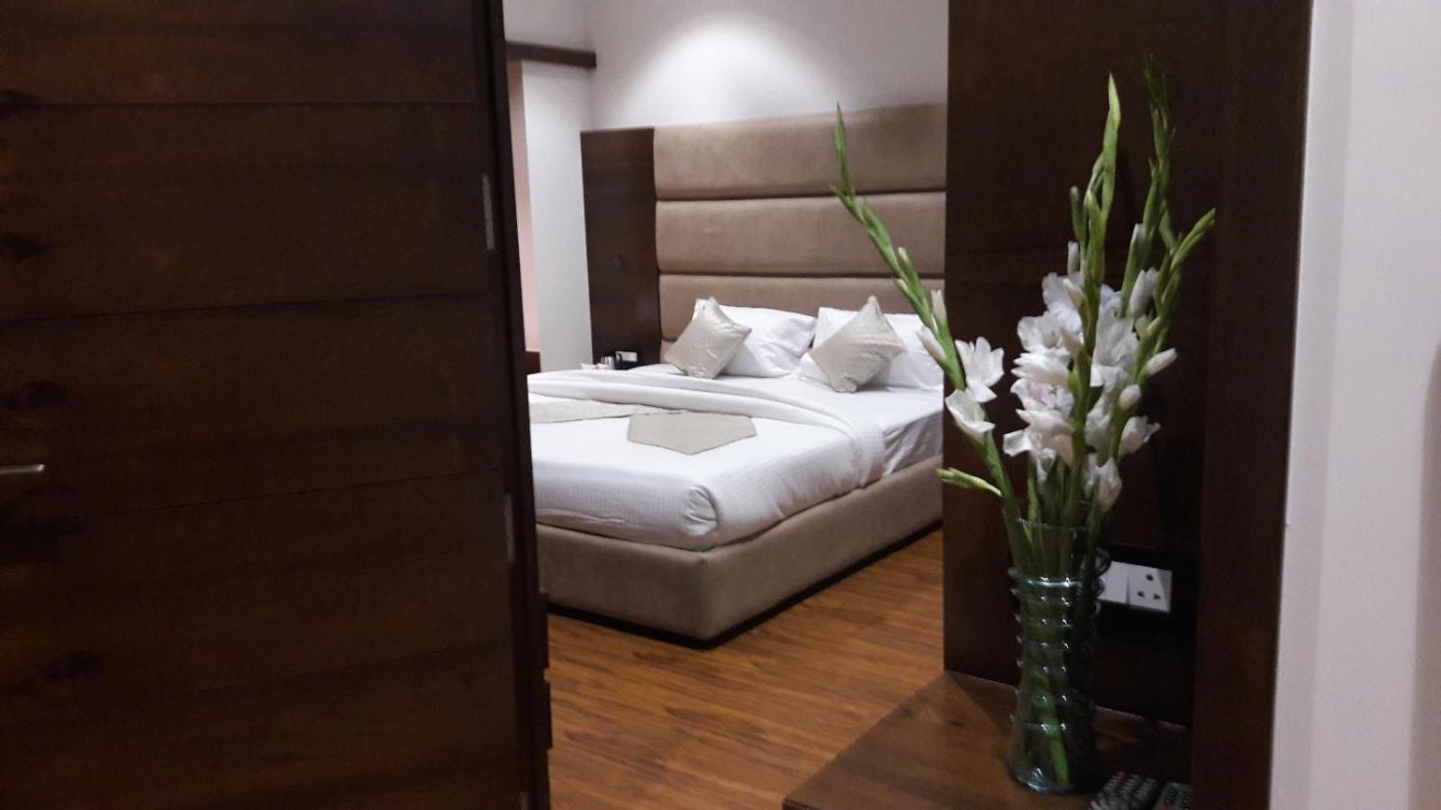 Hotel Samdareeya Pvt Ltd Jabalpur Esterno foto